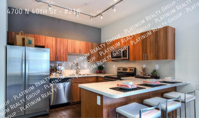 Building Photo - 40th St. (Unit #216)