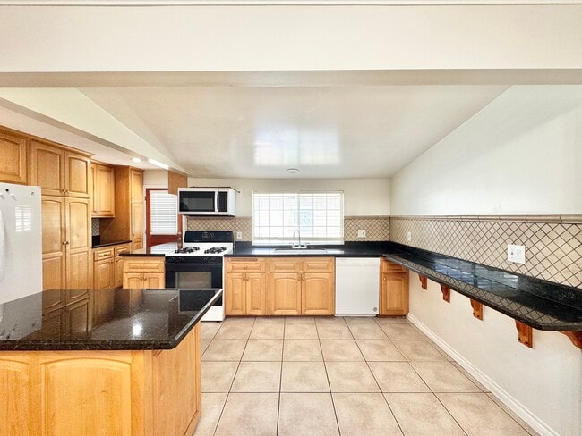 Building Photo - 5138 W 141st St