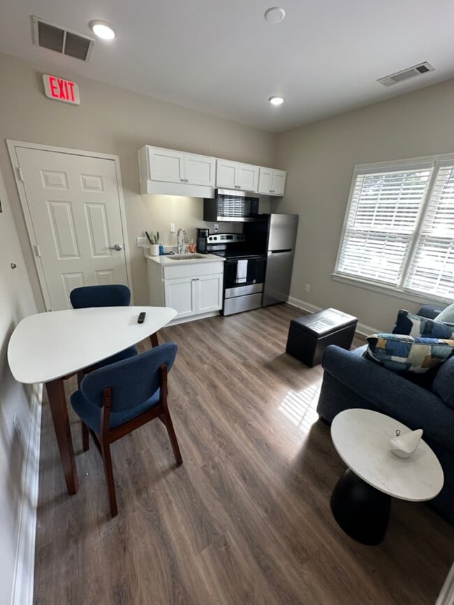 Photo - 621 Green St Townhome