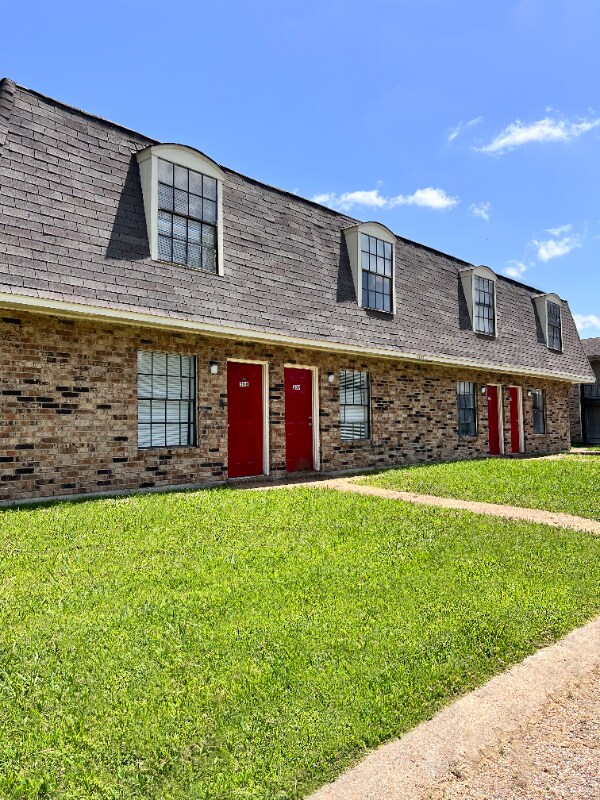 Foto del edificio - 2411 Talonwood Dr