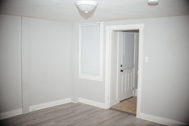 Foto del edificio - 26 E Main St