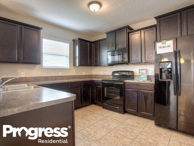 Building Photo - 6929 Glenbrook Dr