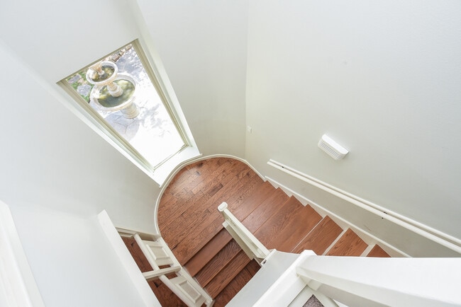 Building Photo - 16018 Kempton Park Dr