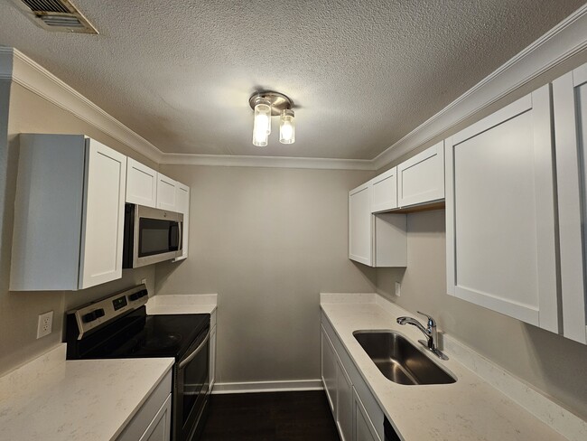 Building Photo - 200 Spencer Dr