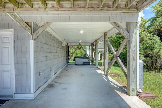 Building Photo - 419 N Topsail Dr