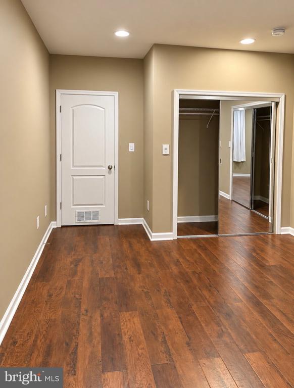 Foto del edificio - 25209 Eisenhower Dr