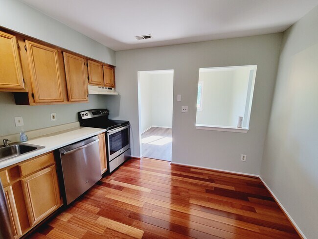 Foto del edificio - 1003 Spring Gate Rd
