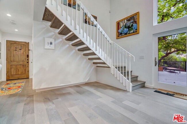Building Photo - 3906 Alta Mesa Dr