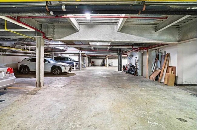 Foto del edificio - 118-82 Metropolitan Ave