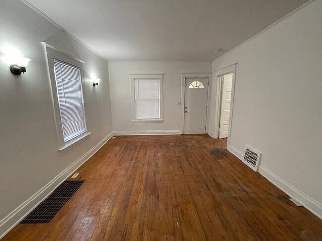 Building Photo - 1612 Hays Park Ave