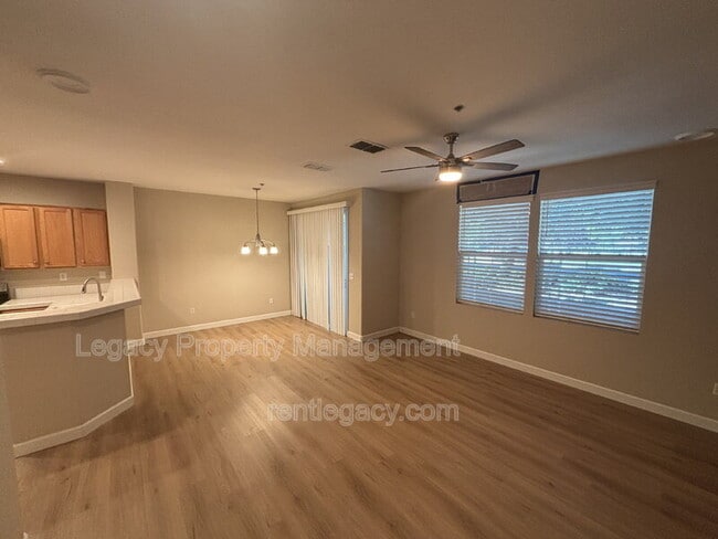 Building Photo - 108 Esplanade Cir