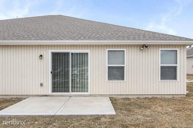 Foto del edificio - 3 br, 2 bath Townhome - 9419 N. robinhood ave