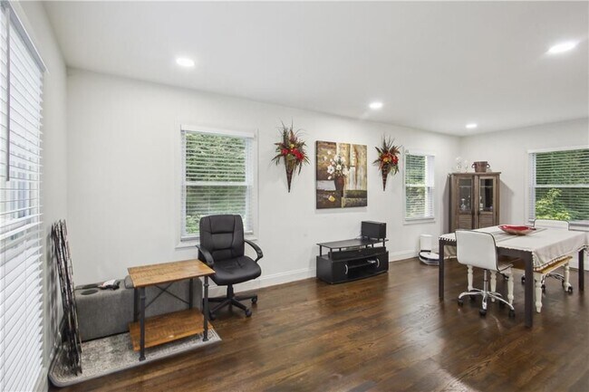 Foto del edificio - 2832 Riderwood Dr