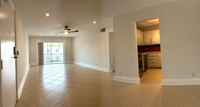 Building Photo - 6299 Bay Club Dr
