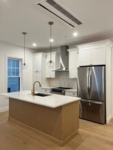 Building Photo - 10 Rockland St