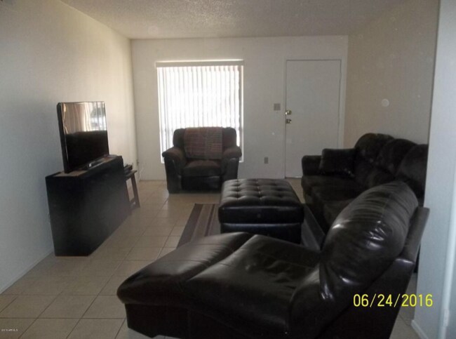Building Photo - 465 W Ivyglen St
