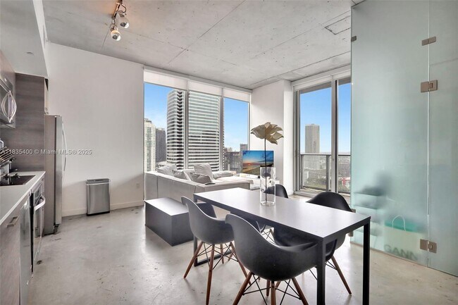 Foto del edificio - 151 SE 1st St