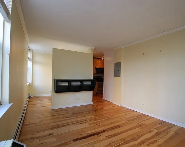 Photo - 3033 N Sheridan Rd Apartment