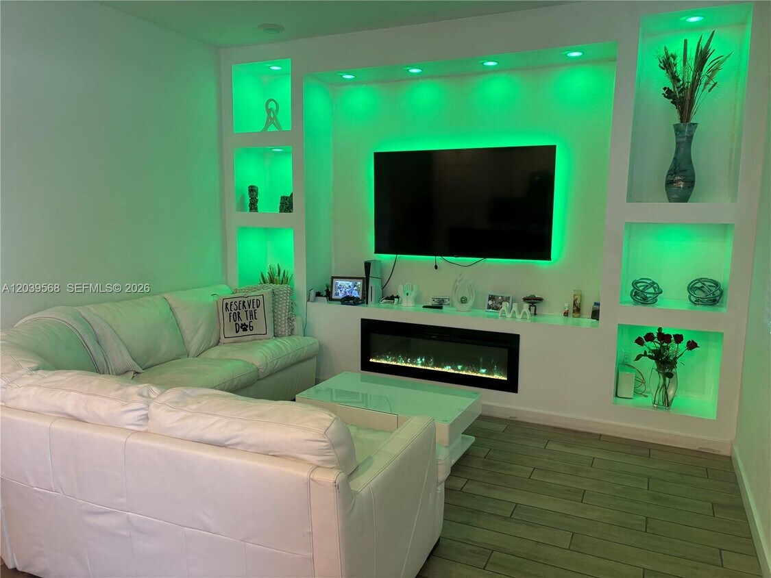 Foto del edificio - 831 SE 16th Ct