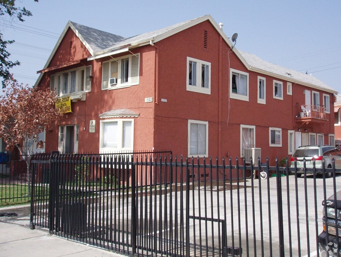 Foto del edificio - 1322 N E St