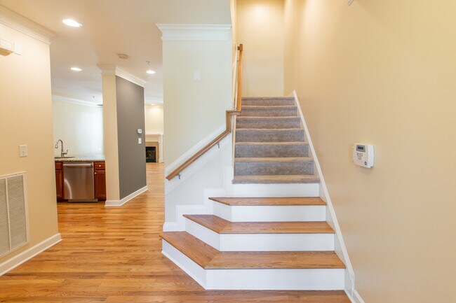 Building Photo - 204 Towne Ridge Ln