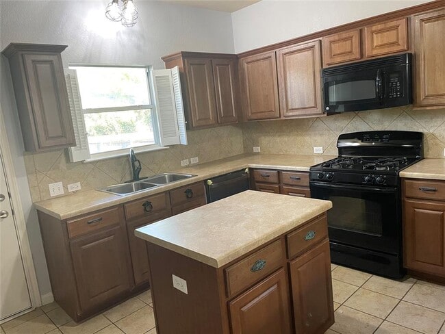 Building Photo - 7440 Montezuma St