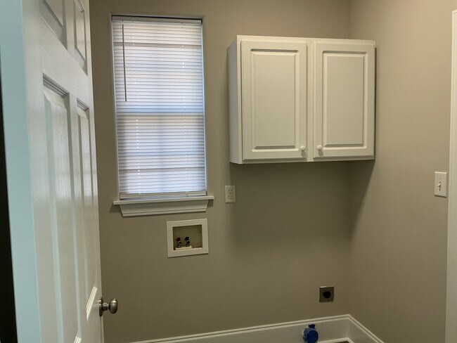 Laundry room - 546 Stonemason Dr