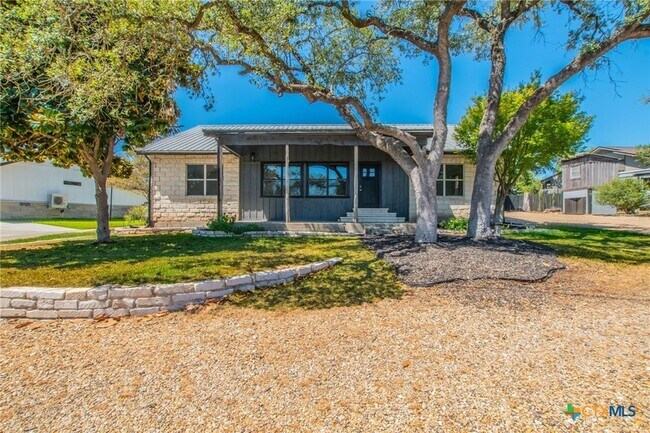 Foto del edificio - 466 Arrowhead Point Rd