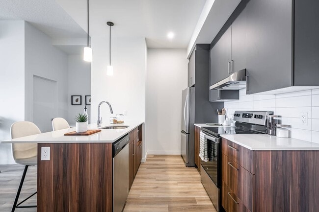 Building Photo - Evol