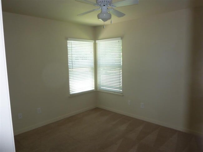 Foto del edificio - DOWNTOWN PLEASNTON Home with WASHER AND DRYER - 1 CAR GARAGE
