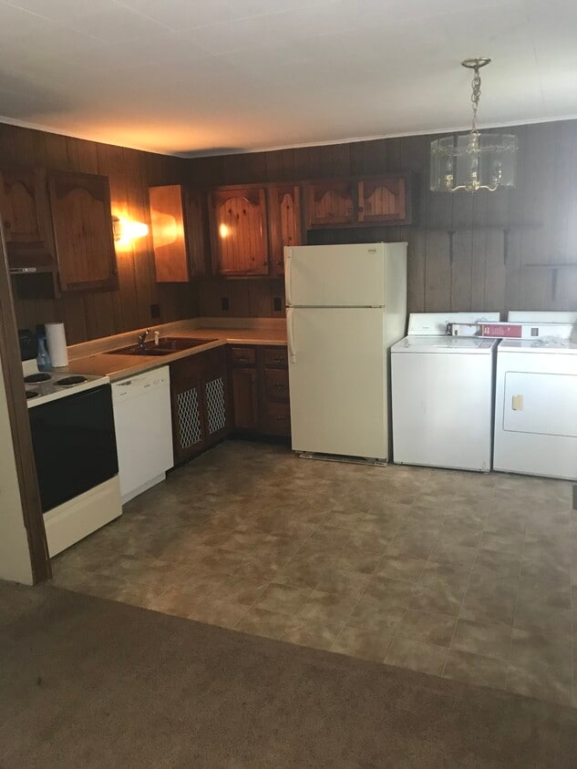 Kitchen, dining w laundry - 729 W Vine St