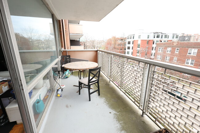 Foto del edificio - 45 Longwood Ave