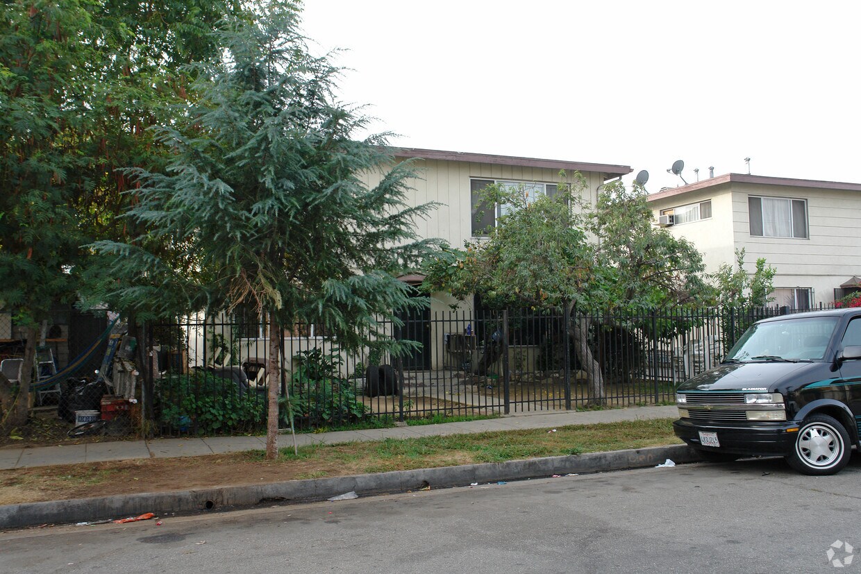 Foto del edificio - 14210 Calvert St