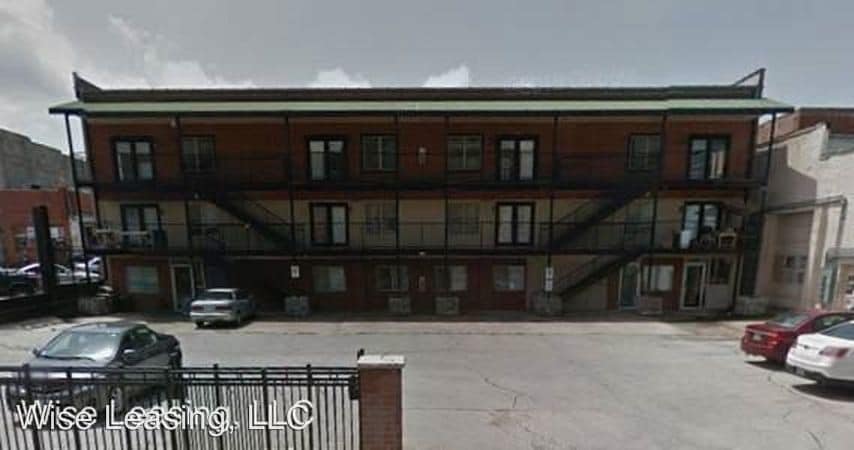 Primary Photo - 424 W McDaniel St
