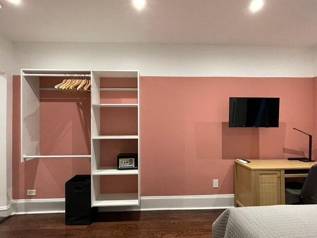 Photo - 138 E 37th St Apartments