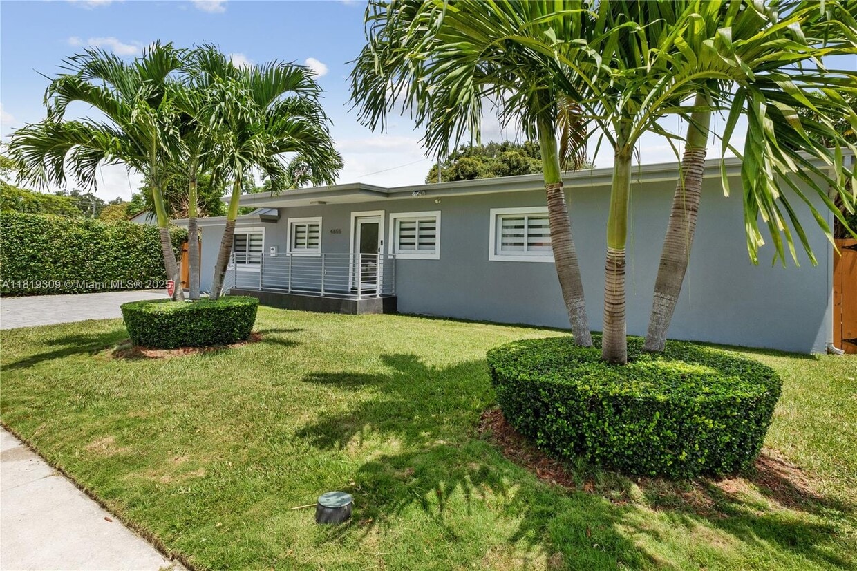 Primary Photo - 4655 SW 14th St