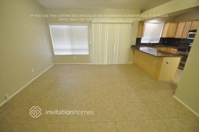 Building Photo - 1320 E Tonto Ln