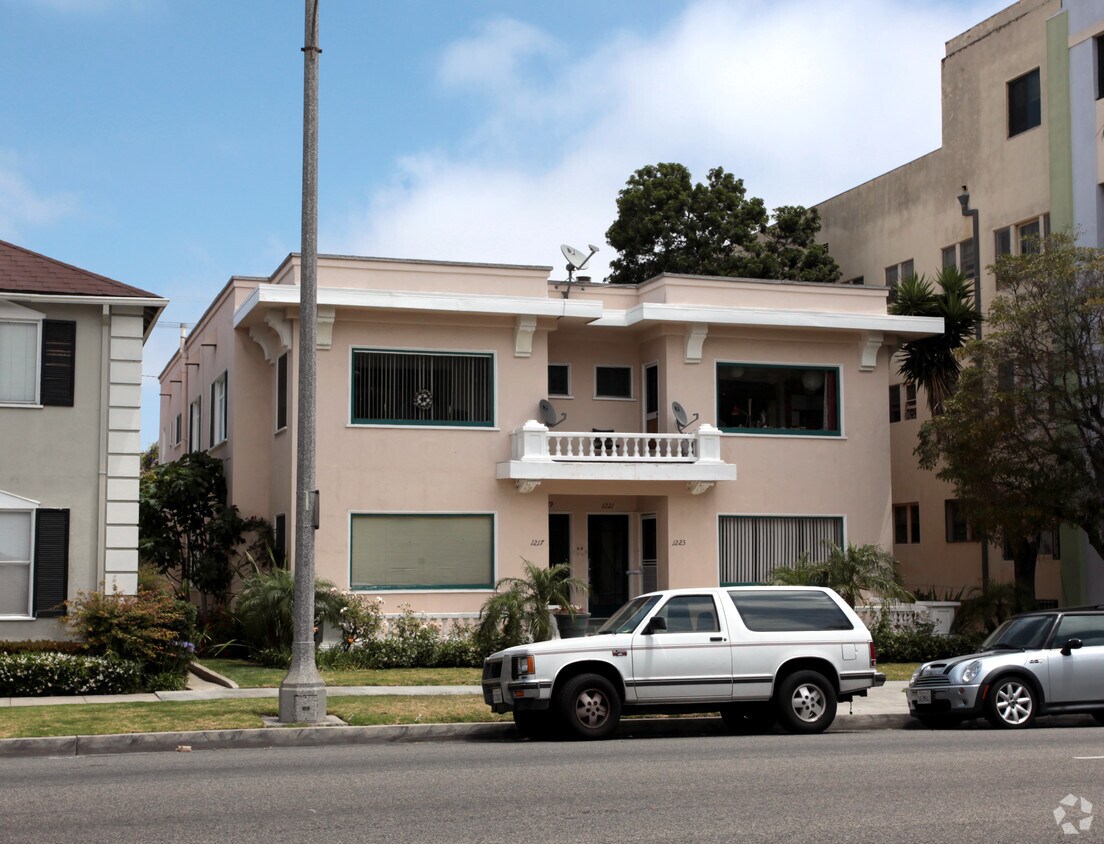 Primary Photo - 1217--1223 E Ocean Blvd