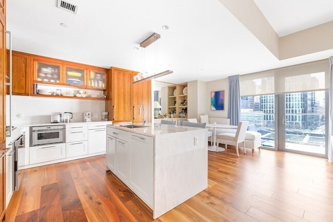 Foto del edificio - 300 Pier 4 Blvd.