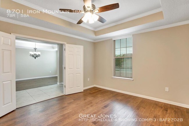 Foto del edificio - 8701 Iron Mountain Trail