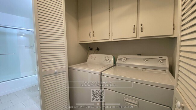 Building Photo - Large Patio, In-unit Washer & Dryer and Mo...