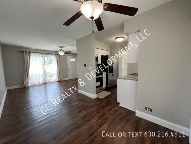 Building Photo - ***MUST SEE - RECENTLY REMODELED STREAMWOO...