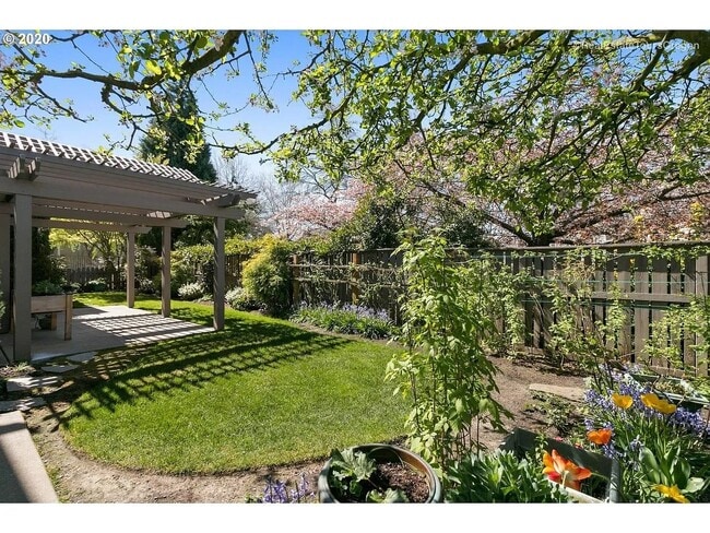 Building Photo - 6513 NE Copper Beech Dr