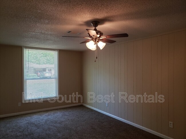 Building Photo - 8009 Burnelle Dr