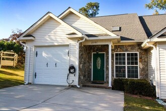 Building Photo - 2101 Reserve Ln
