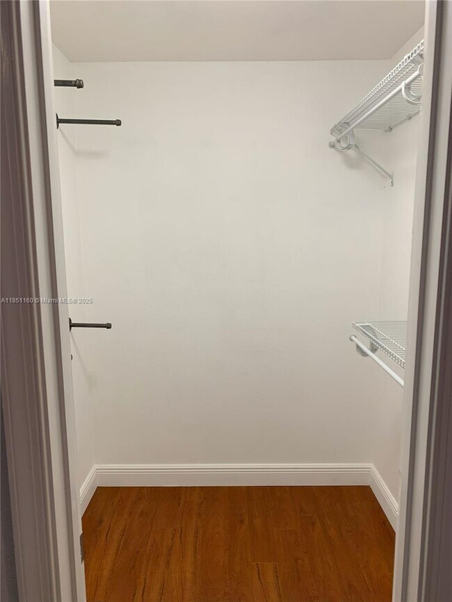 Foto del edificio - 10911 Jewel Box Ln
