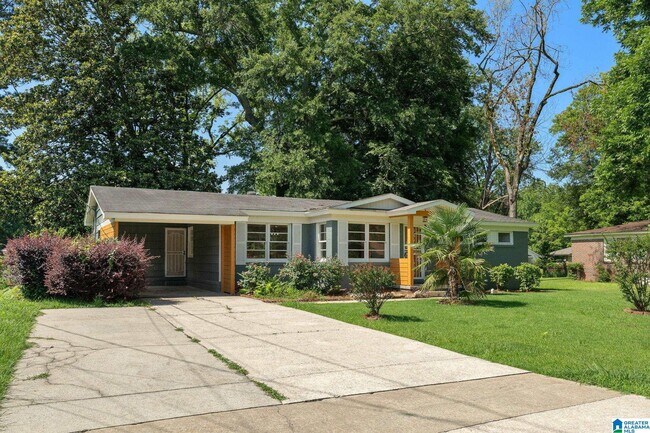 Building Photo - 852 Twin Lake Dr NE
