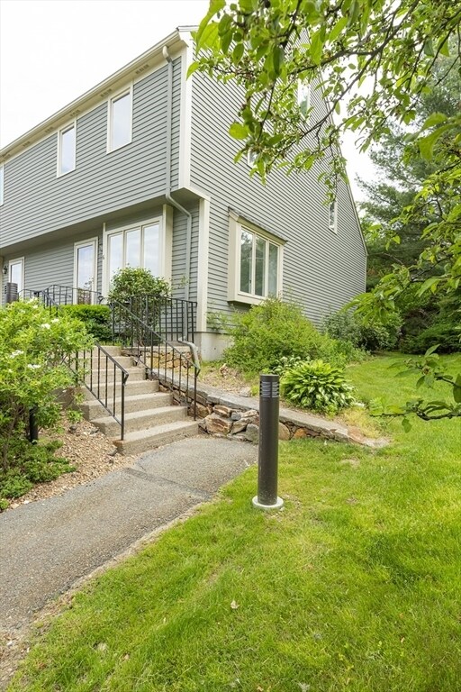 Building Photo - 14 Deer Path