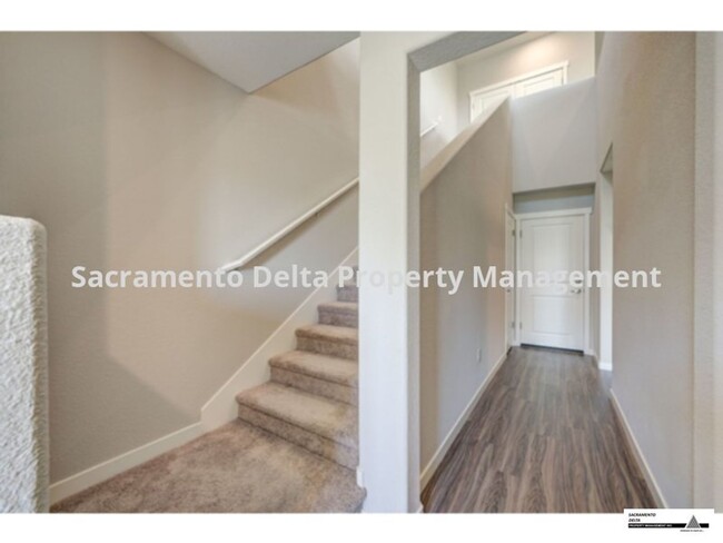 Foto del edificio - Modern 2 bedroom, 2 full bathroom in West Sac