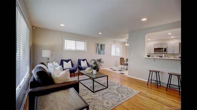 Photo - 1385 Salem St House